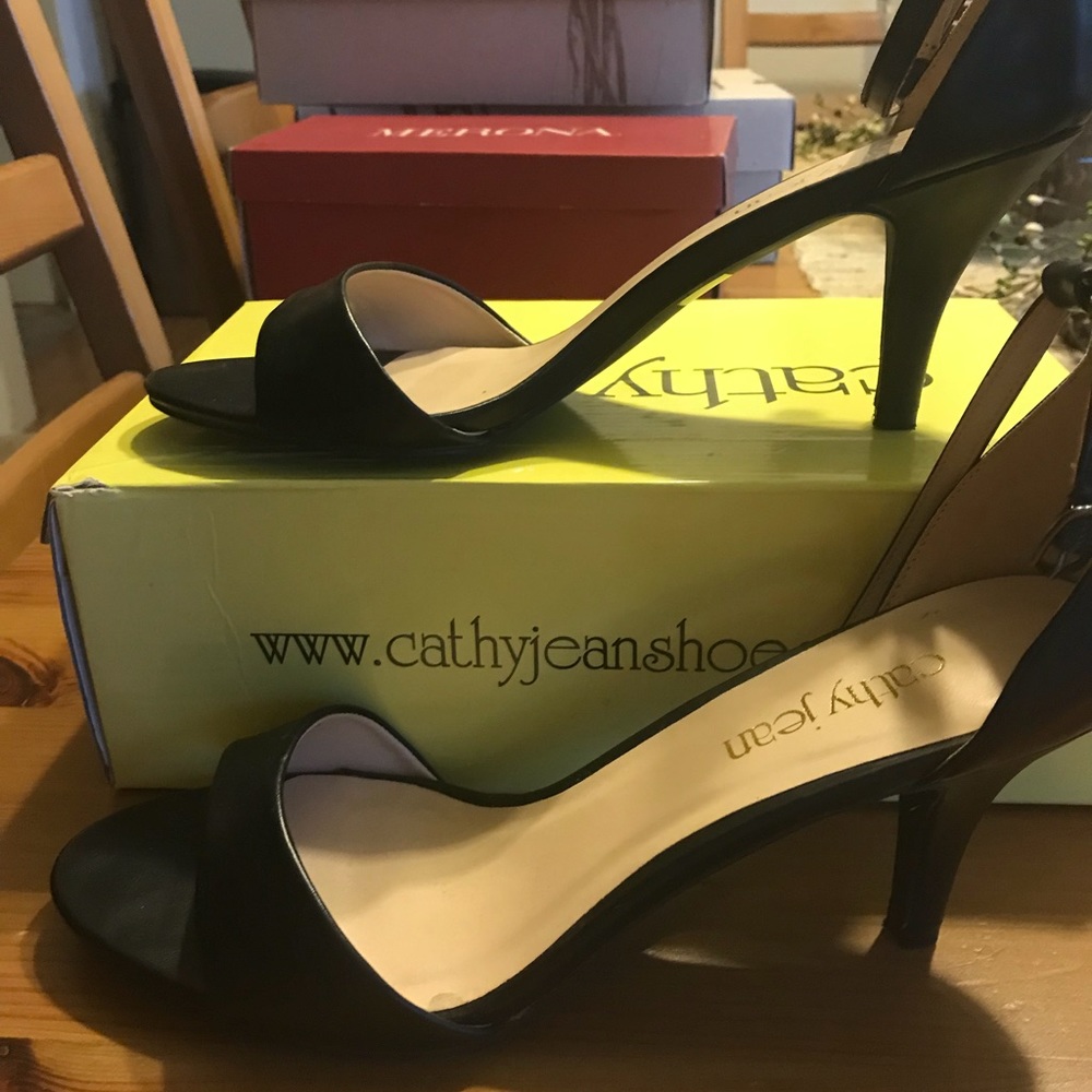 Black strappy heels - Picture 4 of 8